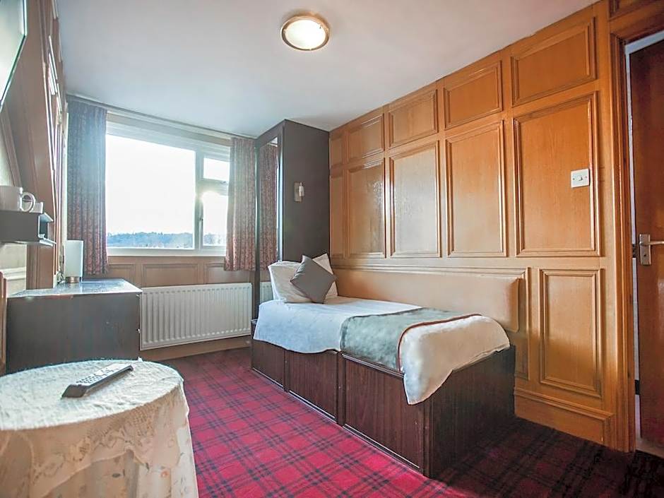 OYO The Rowers Hotel