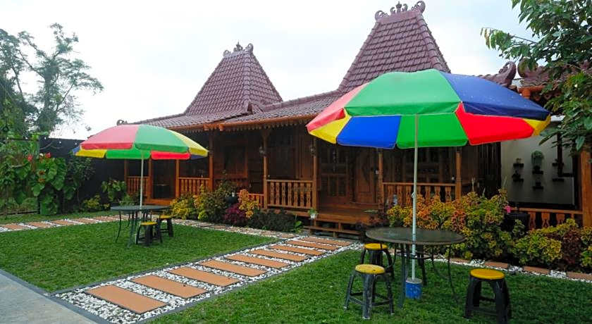 RedDoorz Syariah near Terminal Mendolo Wonosobo 2