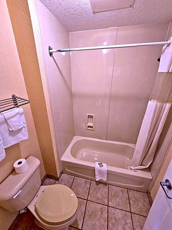 Garden Inn and Suites near Callaway Gardens Pine Mountain