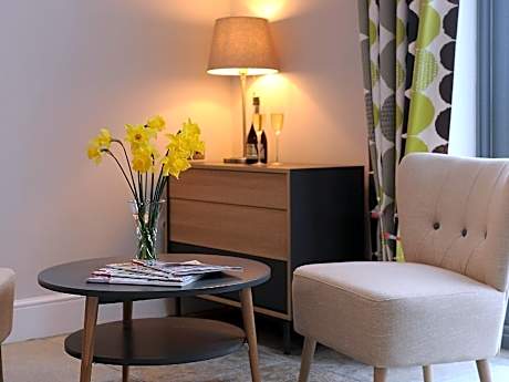 Suite-Luxury-Ensuite with Shower-"Tarn"