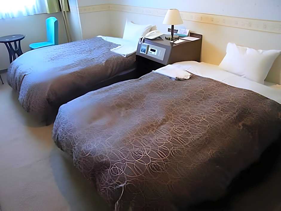 L and L Hotel Senryu