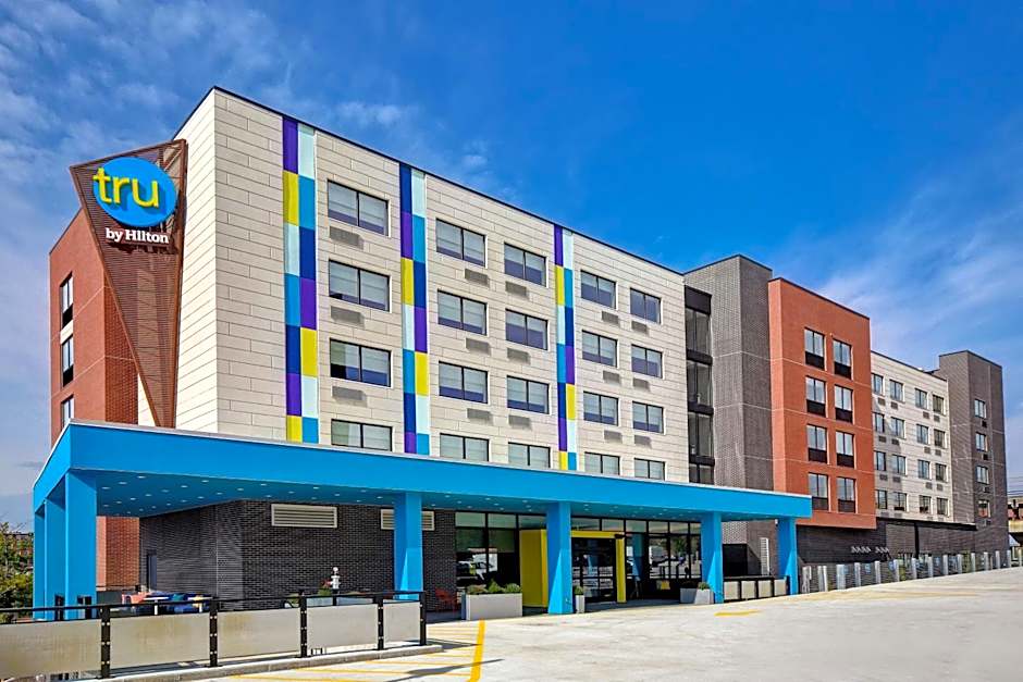 Tru by Hilton Manchester Downtown