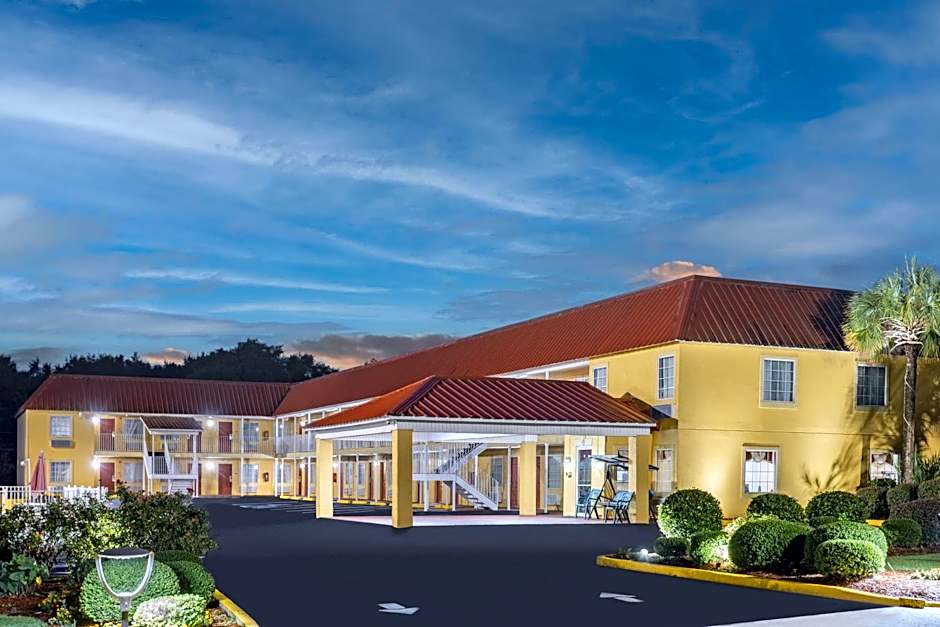 Days Inn by Wyndham Barnwell