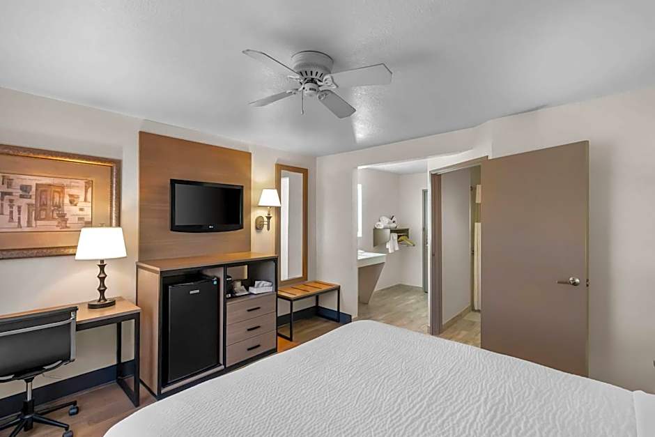 Baymont by Wyndham Arlington At Six Flags Dr