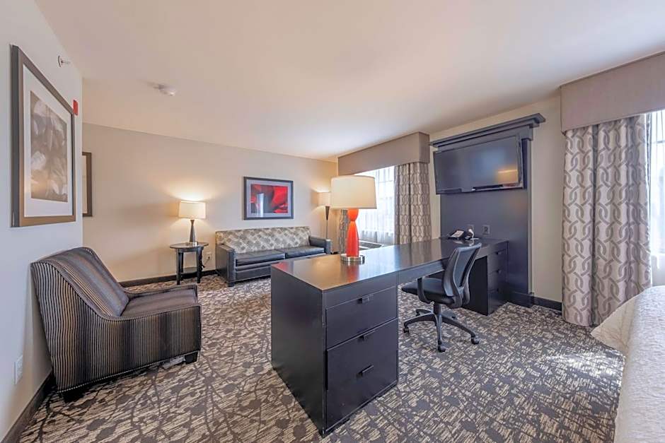 Hampton Inn & Suites DuPont