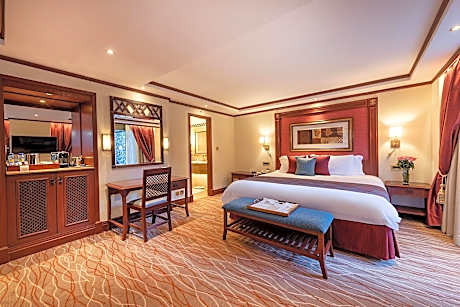 Business Suite (1 King Bed)