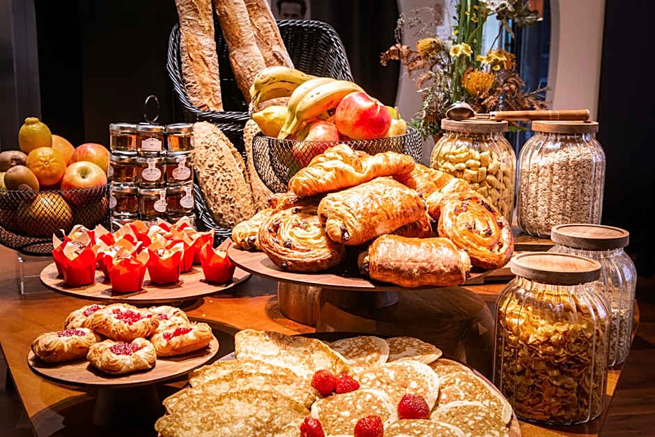 Le Grand Balcon Hotel