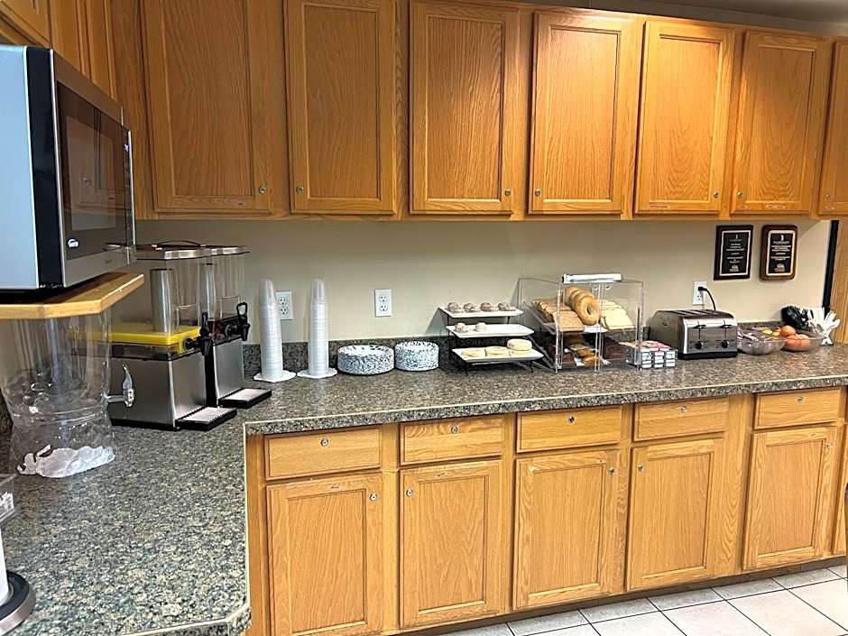 Lavissh Inn and Suites