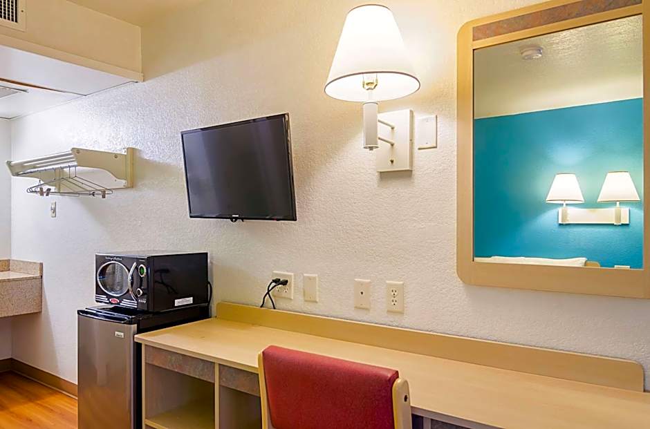 Motel 6-Mitchell, SD