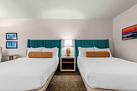 Queen Suite with Two Queen Beds - Non-Smoking