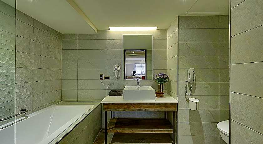 Lan Kwai Fong Garden Hotel 