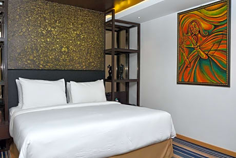King Suite - Non-Smoking (Enjoy 25% Discount on Food & Soft Beverages) 