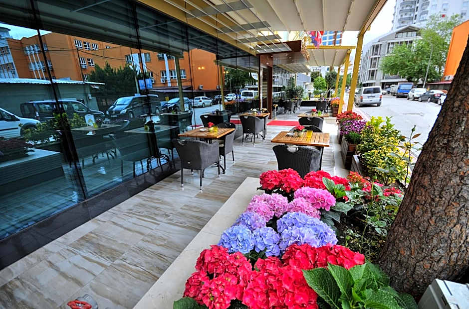Golden Deluxe Hotel