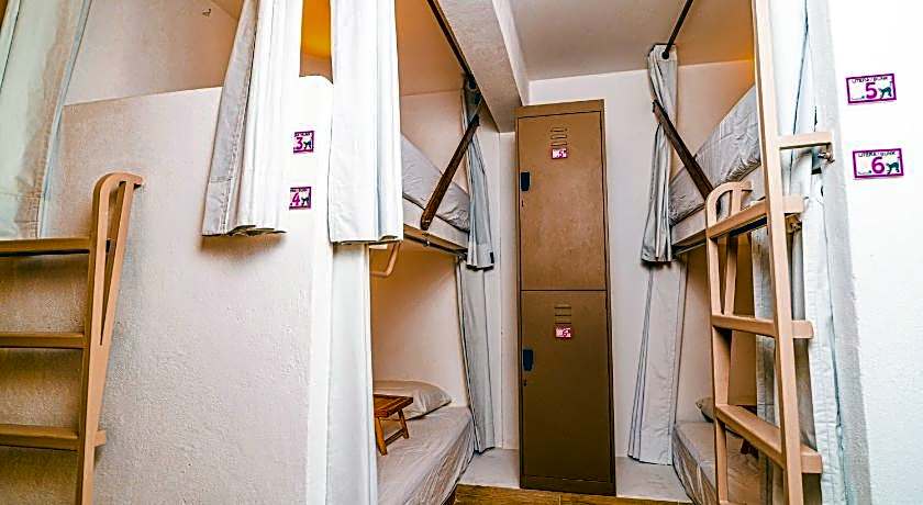 Nomads Party Hotel & Hostel