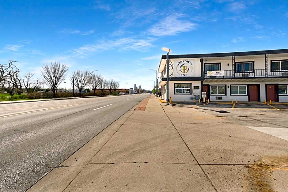 Broadway Inn