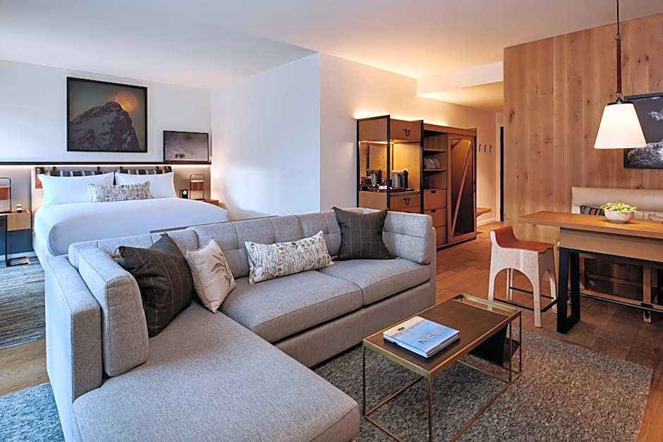 The Cloudveil, Autograph Collection