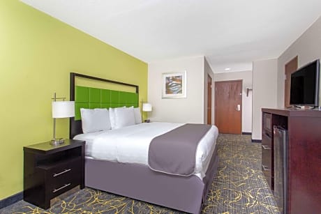 Queen Room with Two Queen Beds and Bath Tub - Mobility Access/Non-Smoking
