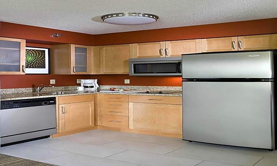 MainStay Suites Appleton Airport - Fox River Mall Area
