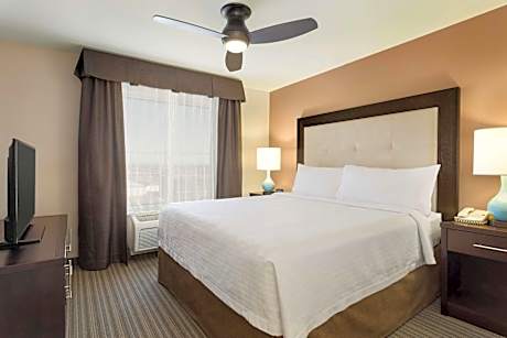One-Bedroom King Suite - Non-Smoking