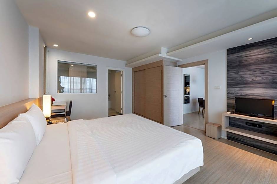 Classic Kameo Hotel & Services Apartment 