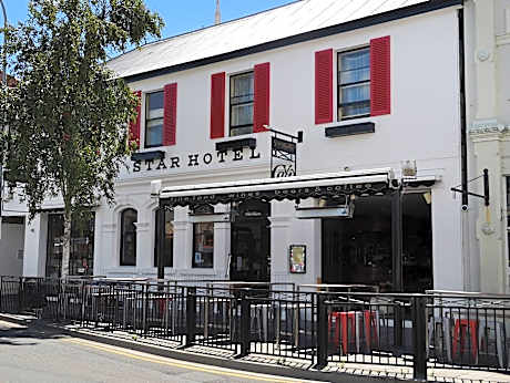 Star Bar Cafe and Hotel