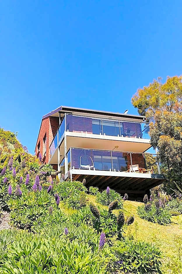 The View 2 bed unit with stunning Hobart outlook