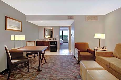 King Room with Balcony - Non-Smoking