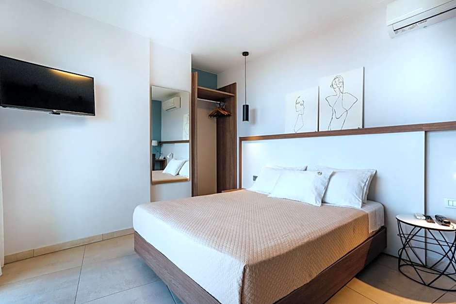 Photo 1 of 6 of Junior Suite, Sea View