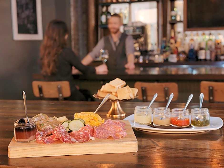 Q&C Hotel and Bar, New Orleans, Autograph Collection