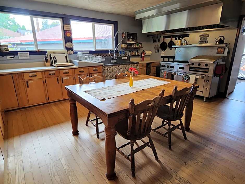 Inn the Clouds Hostel & Inn