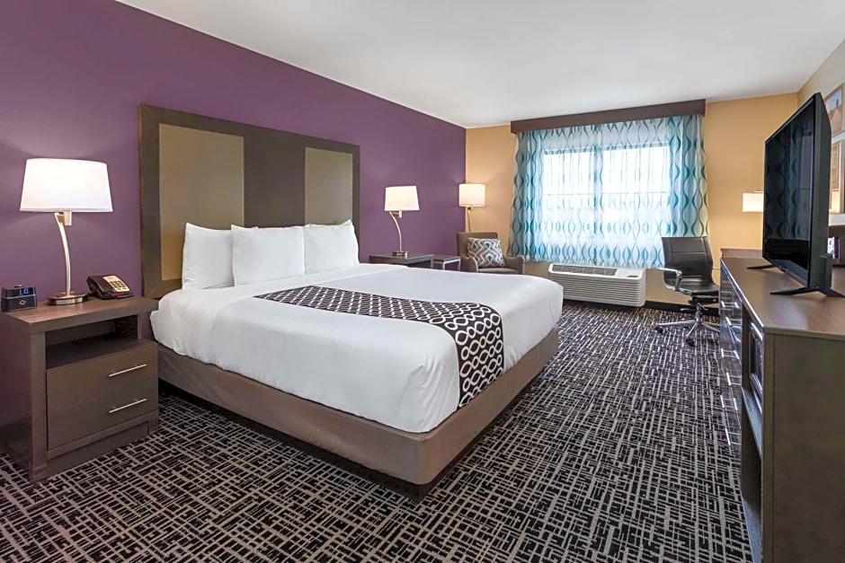 La Quinta Inn & Suites by Wyndham Wichita Airport