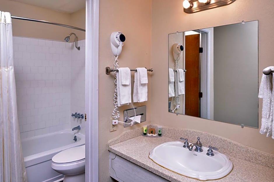 Maverick Motel - Modern Renovated Motel
