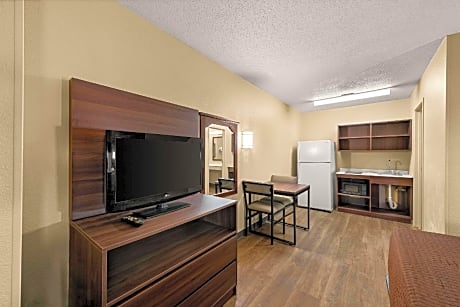 1 Queen Bed Nonsmoking Accessible