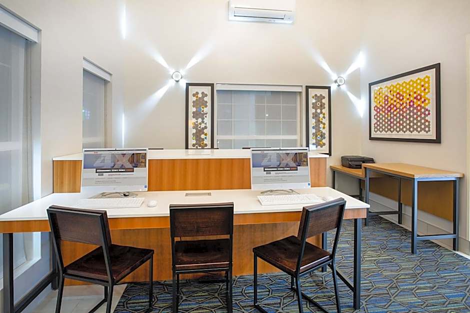 Holiday Inn Express and Suites Lincoln City By IHG