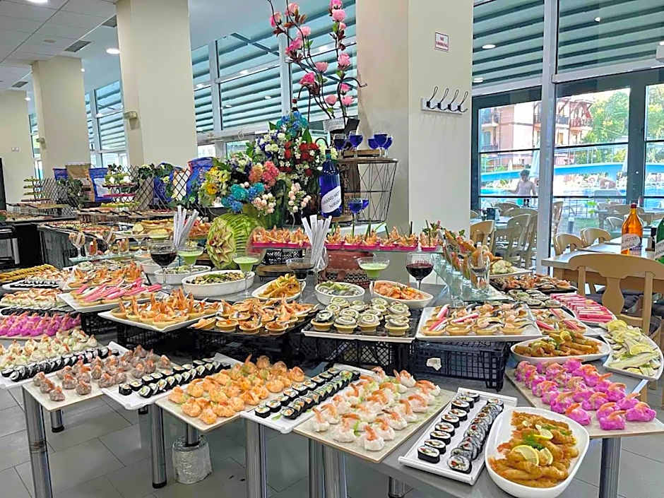 Grand Hotel Nirvana - All Inclusive & Free Beach Access