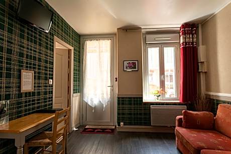 Suite with Mountain View
