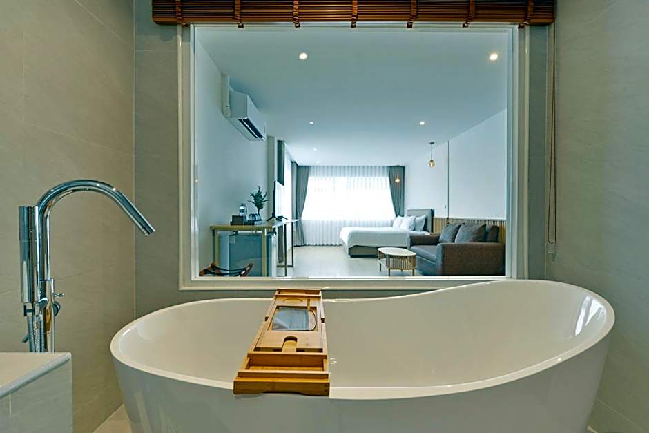 Ratchathewi Hyde Away