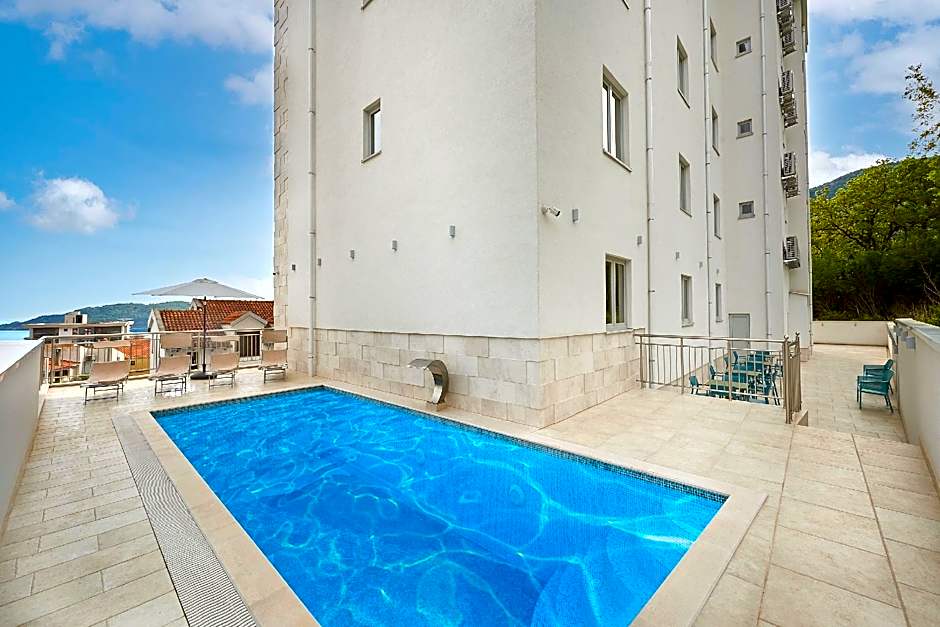 Hotel Larimar