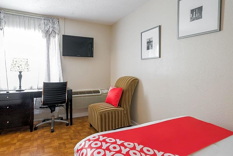 OYO Hotel Houston, TX near Medical Center NRG Stadium