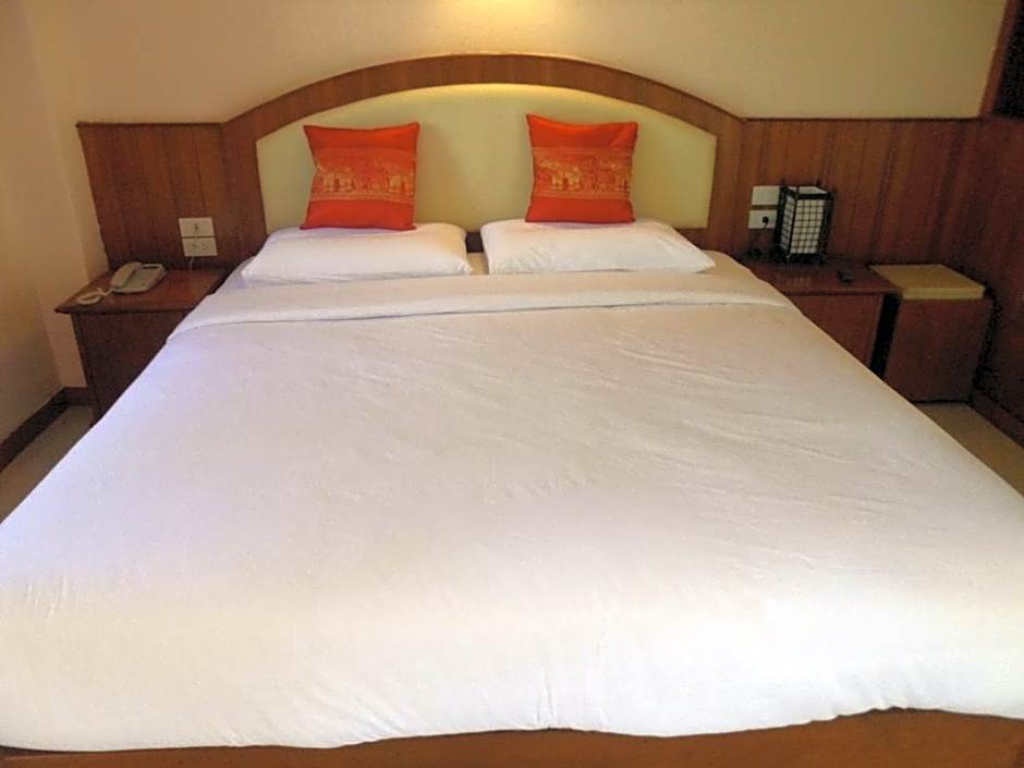 Baan Rom Mai