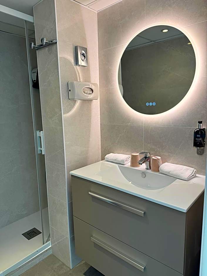 Hôtel Calme Des Pins & Spa