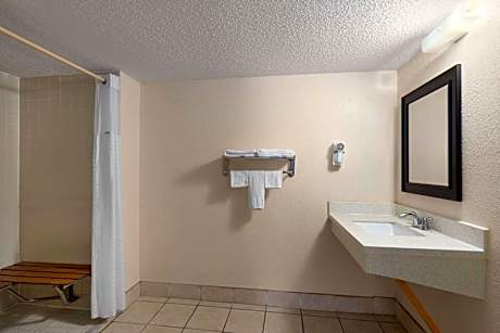 Super 8 by Wyndham Fort Mitchell Cincinnati Area