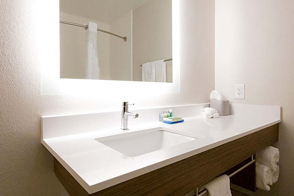 Holiday Inn Express & Suites Lexington NW-The Vineyard by IHG