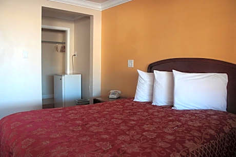 King Room - Non-Smoking