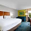 Holiday Inn Express Hotel & Suites Wilmington-University Ctr