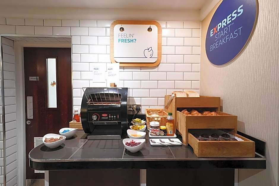 Holiday Inn Express Glenrothes By IHG