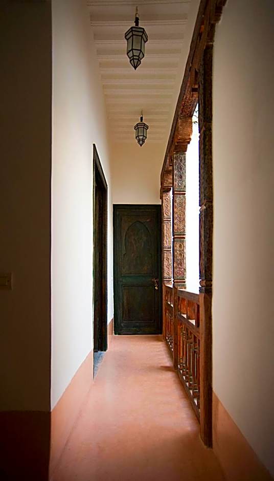 Riad Le J