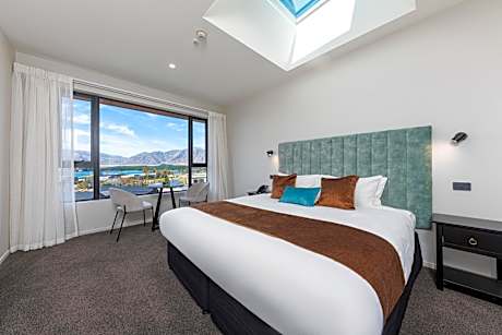 Deluxe Double or Twin Room with Lake View