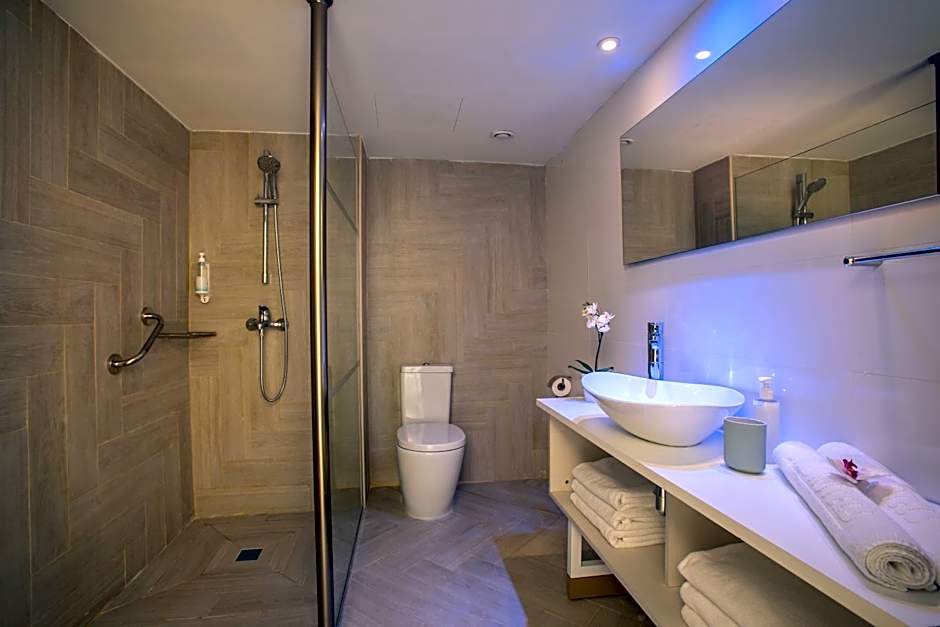 Infinity Blu - Designed for Adults by Louis Hotels