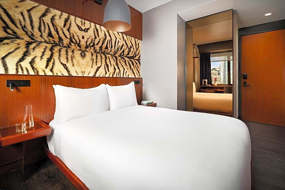 Photo 1 of 4 of Deluxe 1 Queen Bed